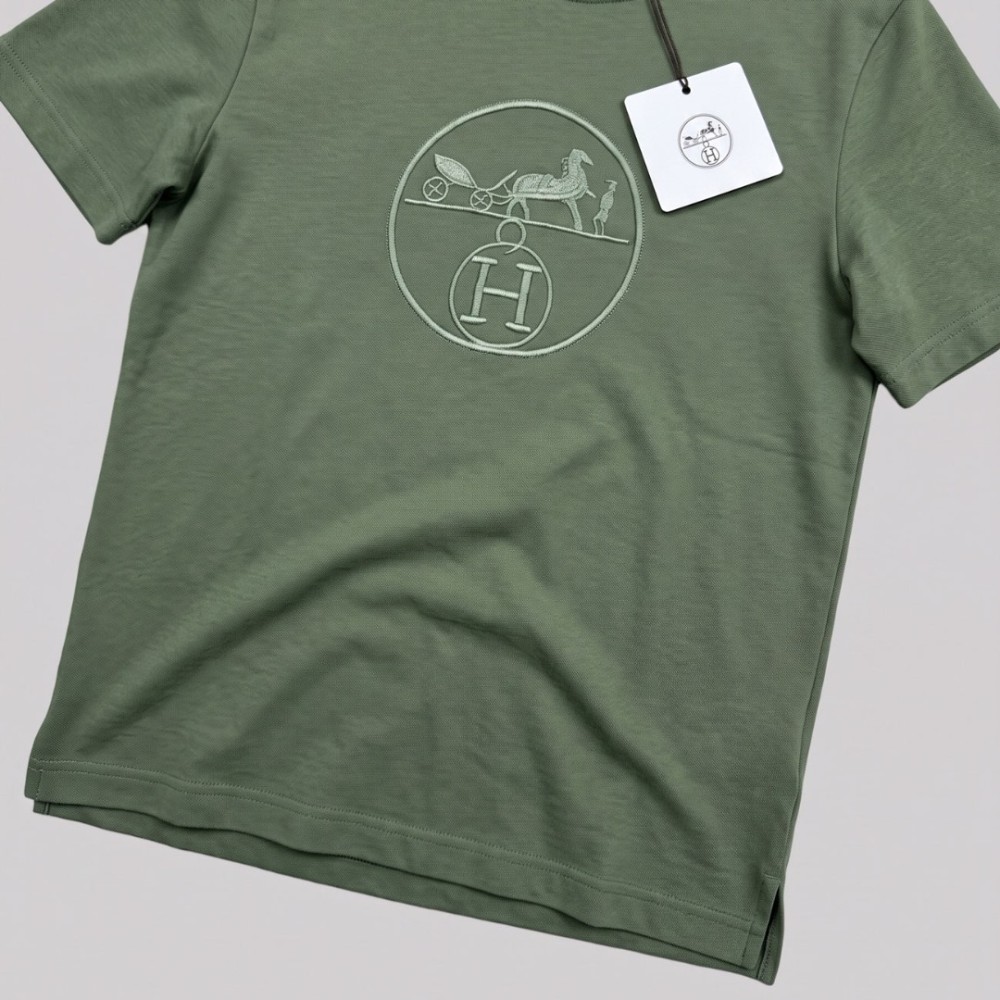 Equestrian Carriage Embroidered T-Shirt in Army Green
