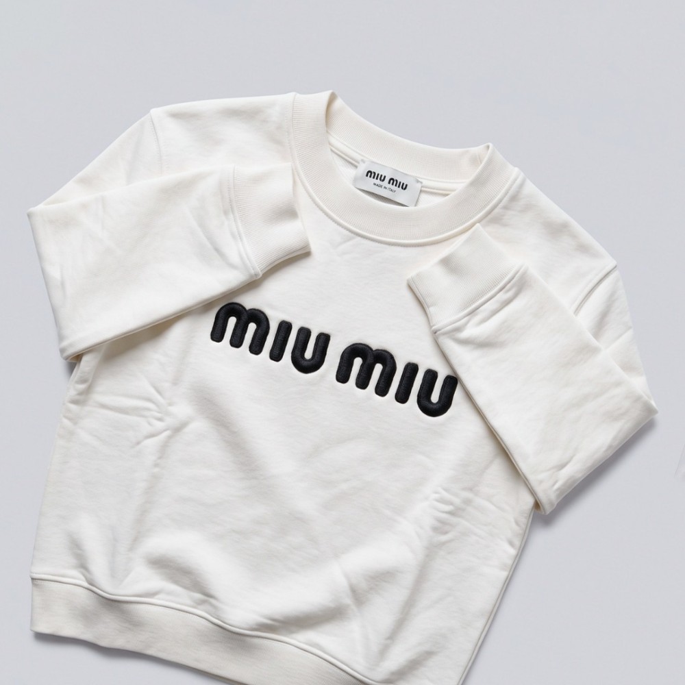 Signature Embroidered White Crewneck Sweatshirt Signature Embroidered White Crewneck Sweatshirt