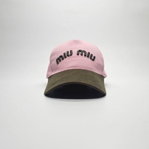 Шапка с козирка Miu Miu