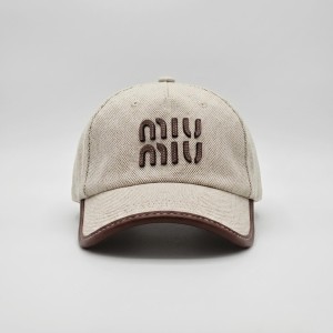 Шапка с козирка Miu Miu