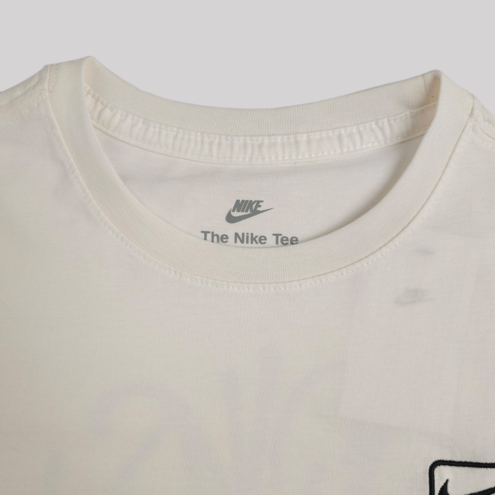 Бяла мъжка тениска Nike Street Graphic Бяла мъжка тениска Nike Street Graphic